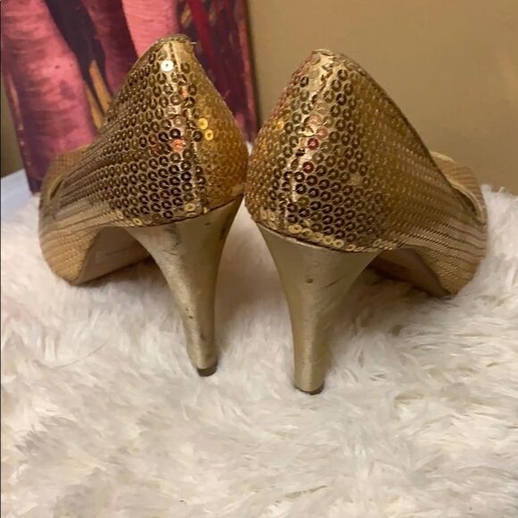 Gold heels - Picture 4 of 4